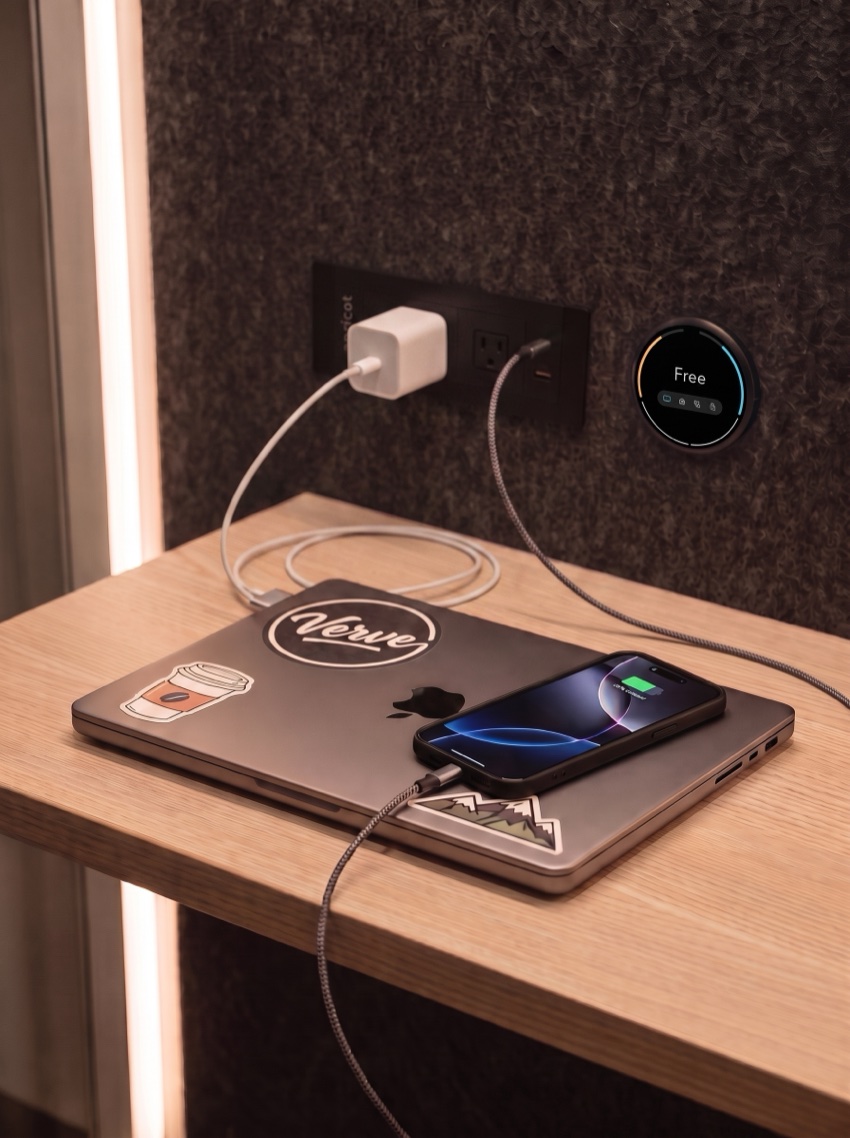 Built-in power and USB/Type-C charging